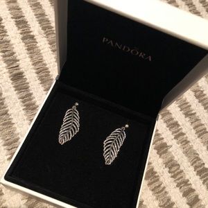 NEVERWORN Pandora Feather-shaped earrings!